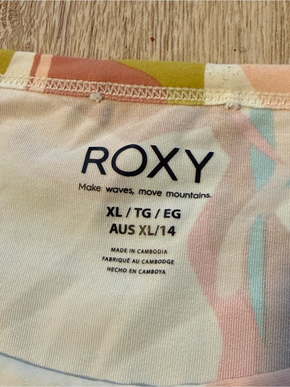 XL Roxy Floral Print UPF 50+ Rashguard - Excellent Condition - Picture 6 of 6